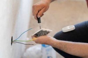 Prekidač sa svetlom za kupatilo zamena majstor Toma. Brzo, kvalitetno i pedantno! Beograd i okolina 062 88 95 111 Beogrqad akcija cena